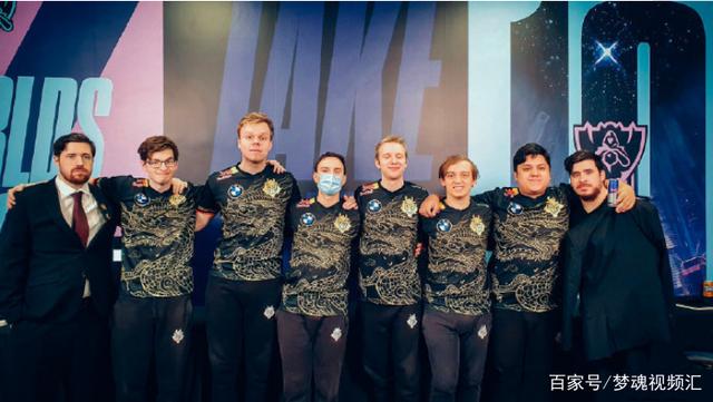 稳稳罚进！杜埃是首位代表法国参加点球大战的20岁以下球员.