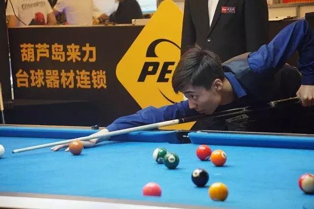 库里：巴特勒总能做出正确选择 他在场上的存在感真的很强.