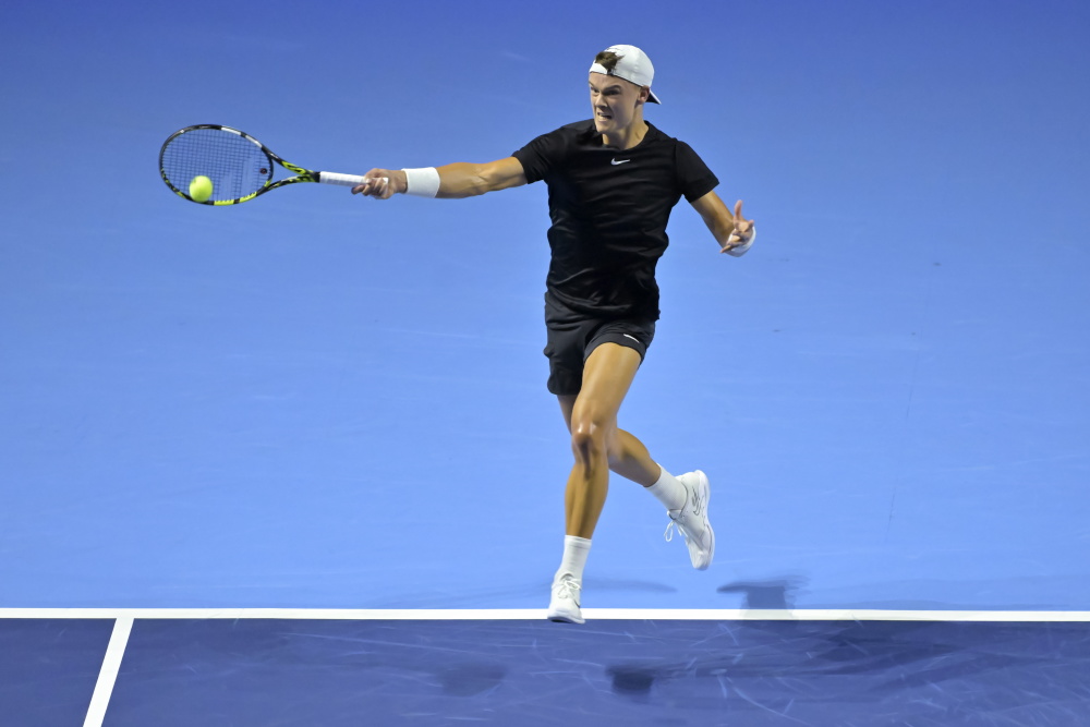 男子网球打 男子网球打