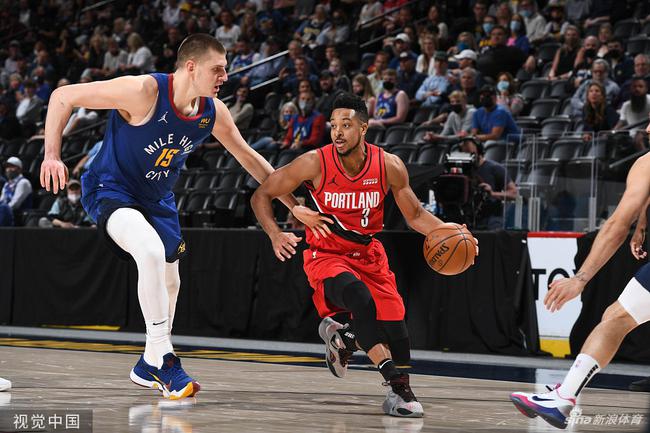 不屈不挠的 不屈不挠的